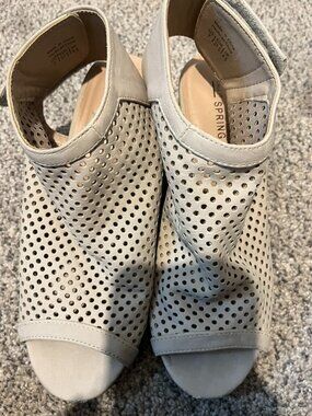 CALL IT SPRING Cream PEEP TOE SANDALS SZ 7M